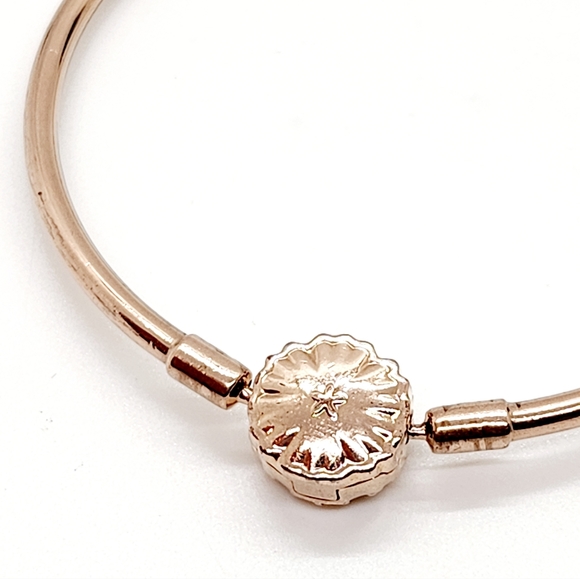 Pandora Moments Sparkling Snowflake Clasp Bangle In Rose Gold - Picture 11 of 13